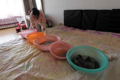 台山楼上漏水，住户失联，小区没物管，业主维权难！律师来支招……